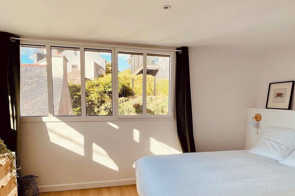 Maison bleue - sea access, rooftop and sauna, completely renovated in Le Relecq-Kerhuon, Brest region