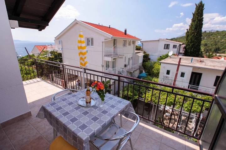 Maison d’hôte pour 13 personnes, avec vue et balcon à Podaca