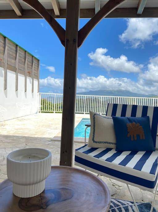 Location de vacances pour 8 personnes, avec jardin ainsi que piscine et vue, adapté aux familles à Le Carbet - 3