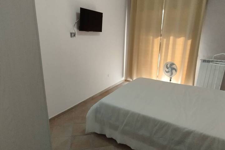 Apartamento entero, B&B panoramico, situato a 250 metri dalla spiaggia in Tortora Marina, Praia a Mare
