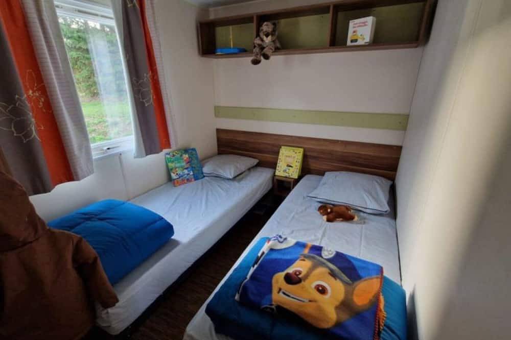 Mobile Home for 6 with Terrace in Saint-Geniez-d'Olt-et-d'Aubrac, Parc naturel régional de l'Aubrac