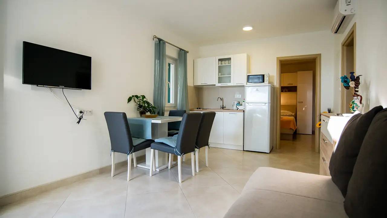 Hel ferieleilighet, Ferienwohnung für 4 Personen (30 m²) in Promajna in Promajna, Makarska Riviera