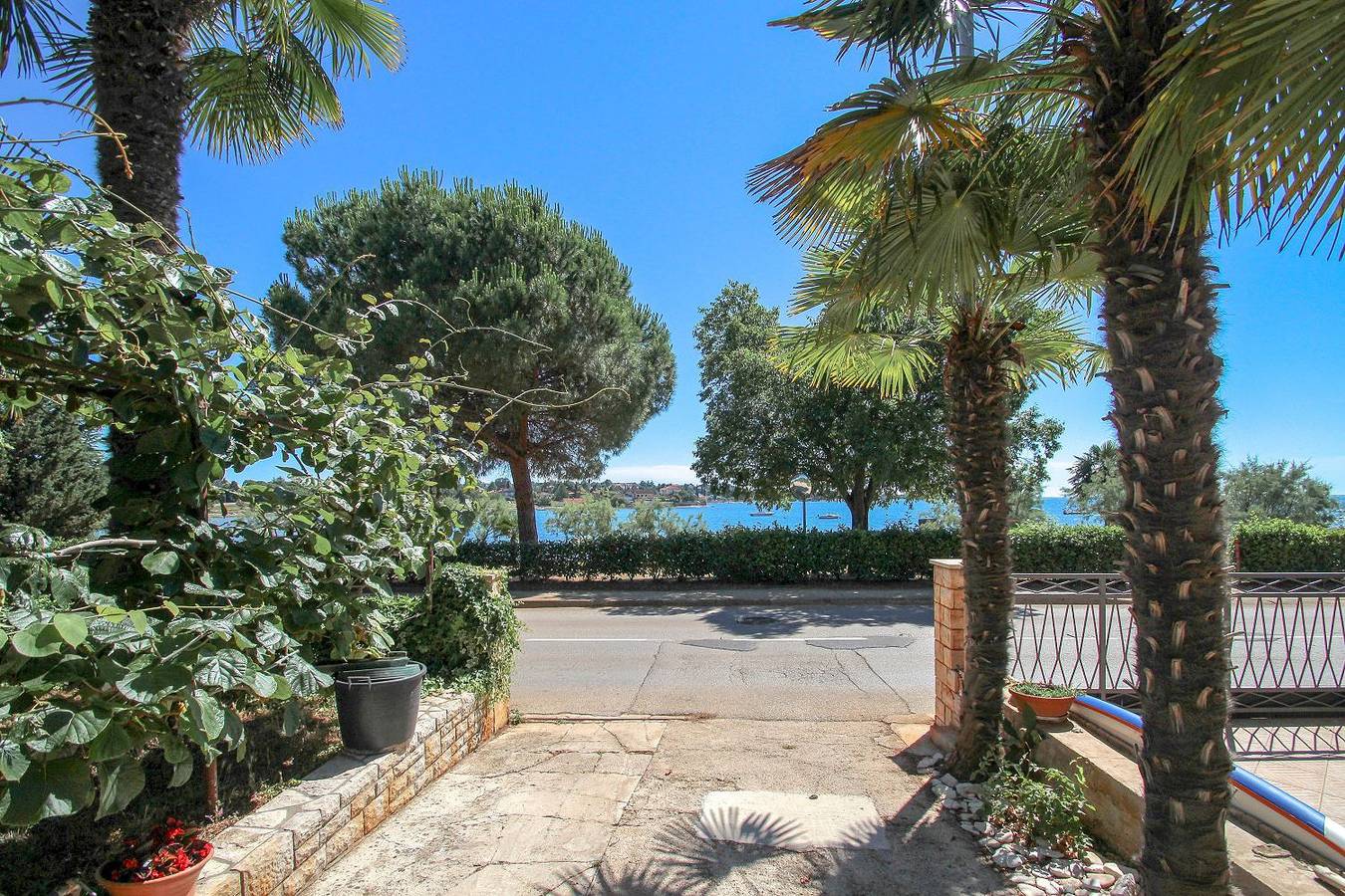 Ganze Wohnung, Vintage Apartment nur 60 Meter zum Strand mit Privatparkplatz, Aussenbereich, Grill in Karigador, Općina Brtonigla