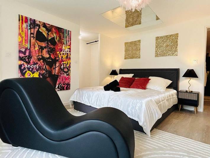 Gîte pour 2 personnes, avec Jacuzzi ainsi que Terrasse et Sauna à Chavanod