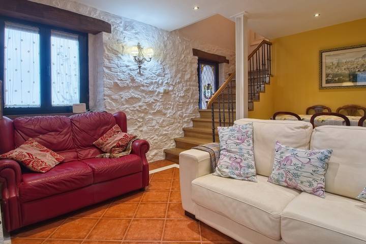 Casa Rural 'La Majada De Peñacorada Ii' with Mountain Views, Pool & Wi-Fi in Cistierna, Kantabriska Bergen