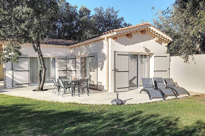 Maison de vacances pour 6 personnes, avec Terrasse ainsi que Jardin et Piscine à Mazan