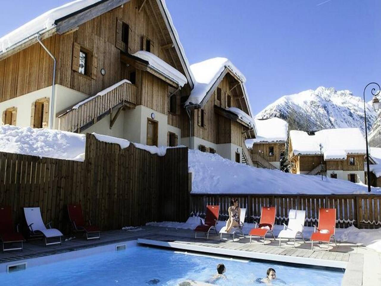 Ganze Wohnung, Wohnung in Savoie mit beheiztem Pool in Saint-Colomban-des-Villards, Region Saint-Jean-de-Maurienne