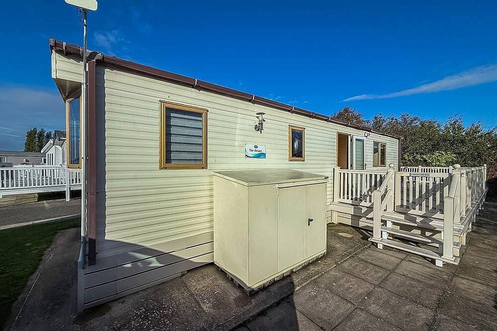 Beautiful 6 berth caravan for hire with huge decking at Manor Park in Hunstanton, Norfolk Coast
