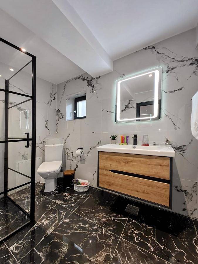 Gîte pour 10 personnes, avec piscine et sauna ainsi que vue et terrasse dans Dorna-Arini - 3