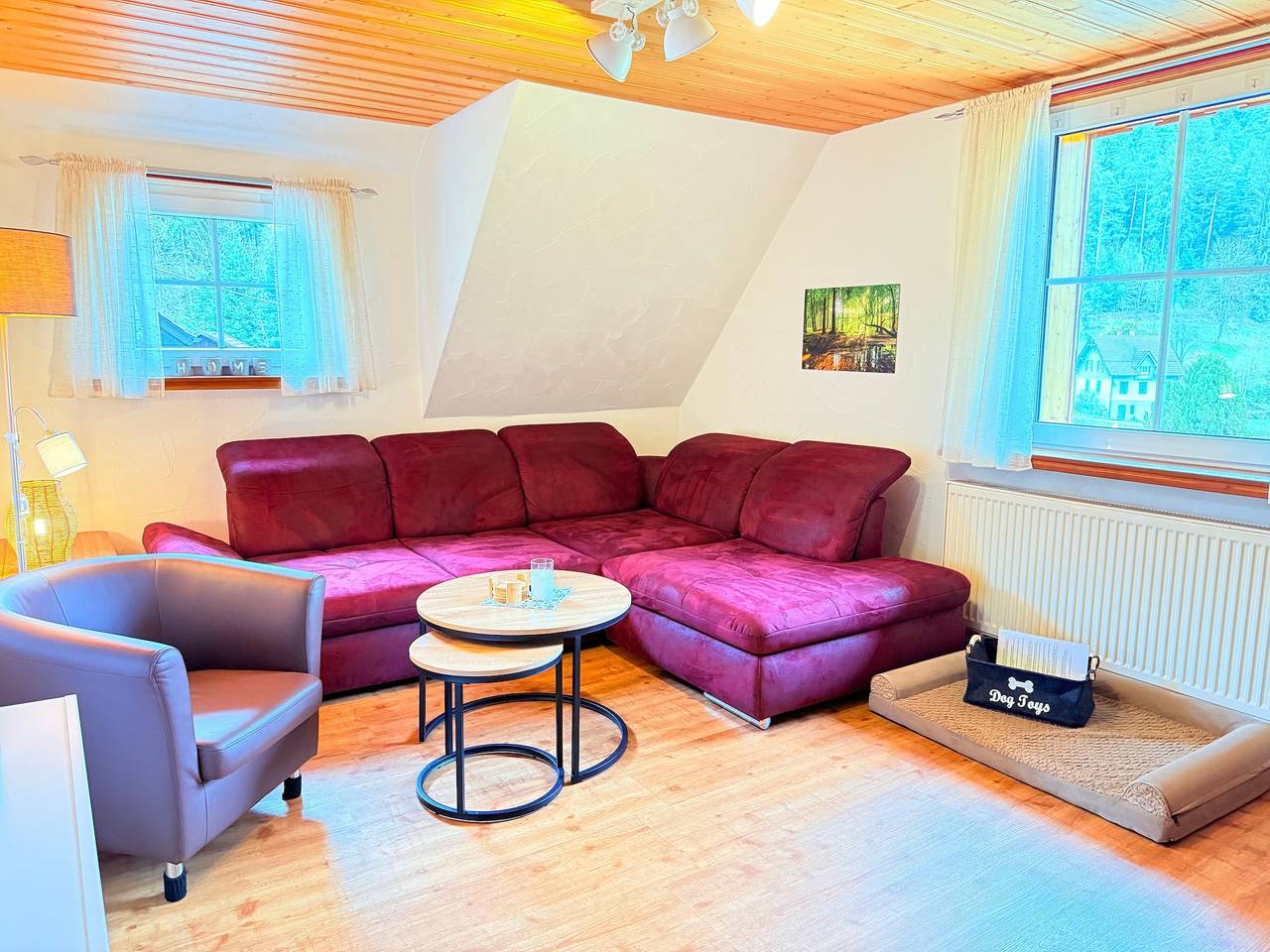 Ganze Wohnung, Ferienwohnung 'Waldblick mit Kamin“ umzäunten Garten mit Spielplatz , Grill , Wlan, Sauna in Enzklösterle, Nordschwarzwald
