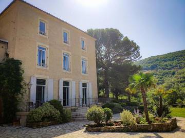 Gîte pour 13 personnes, avec piscine ainsi que jardin et vue à Dio-et-Valquières