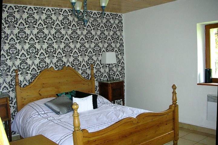 Location de vacances pour 6 personnes, avec piscine et jardin à Lubersac - 2