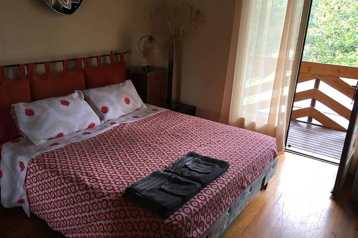 Location de vacances pour 6 personnes, avec balcon ainsi que piscine et jardin à Baurech - 4