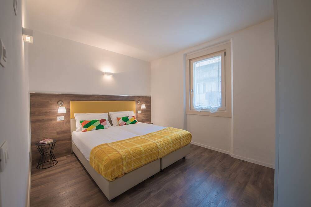 Ganze Wohnung, Deluxe Wohnung Mit Kamin Und Zwei Schlafzimmern Balkon Und Seeblick in Mezzolago, Ledro