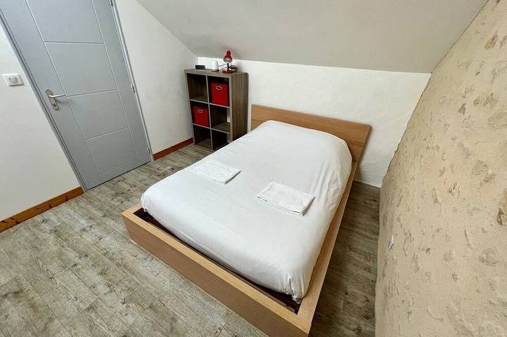 Gîte pour 2 personnes, avec jardin à Lussac-les-Châteaux - 4