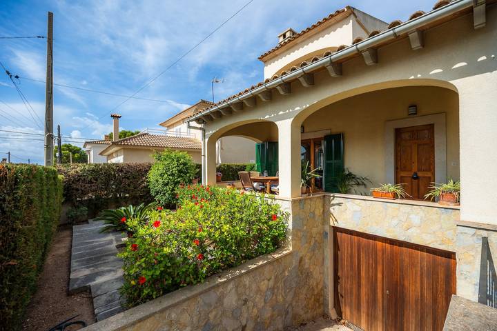 Holiday Home Llagosta 31 in Sa Ràpita, very close to the sea with terrace, private garden, and Wi-Fi in Sa Ràpita, Campos