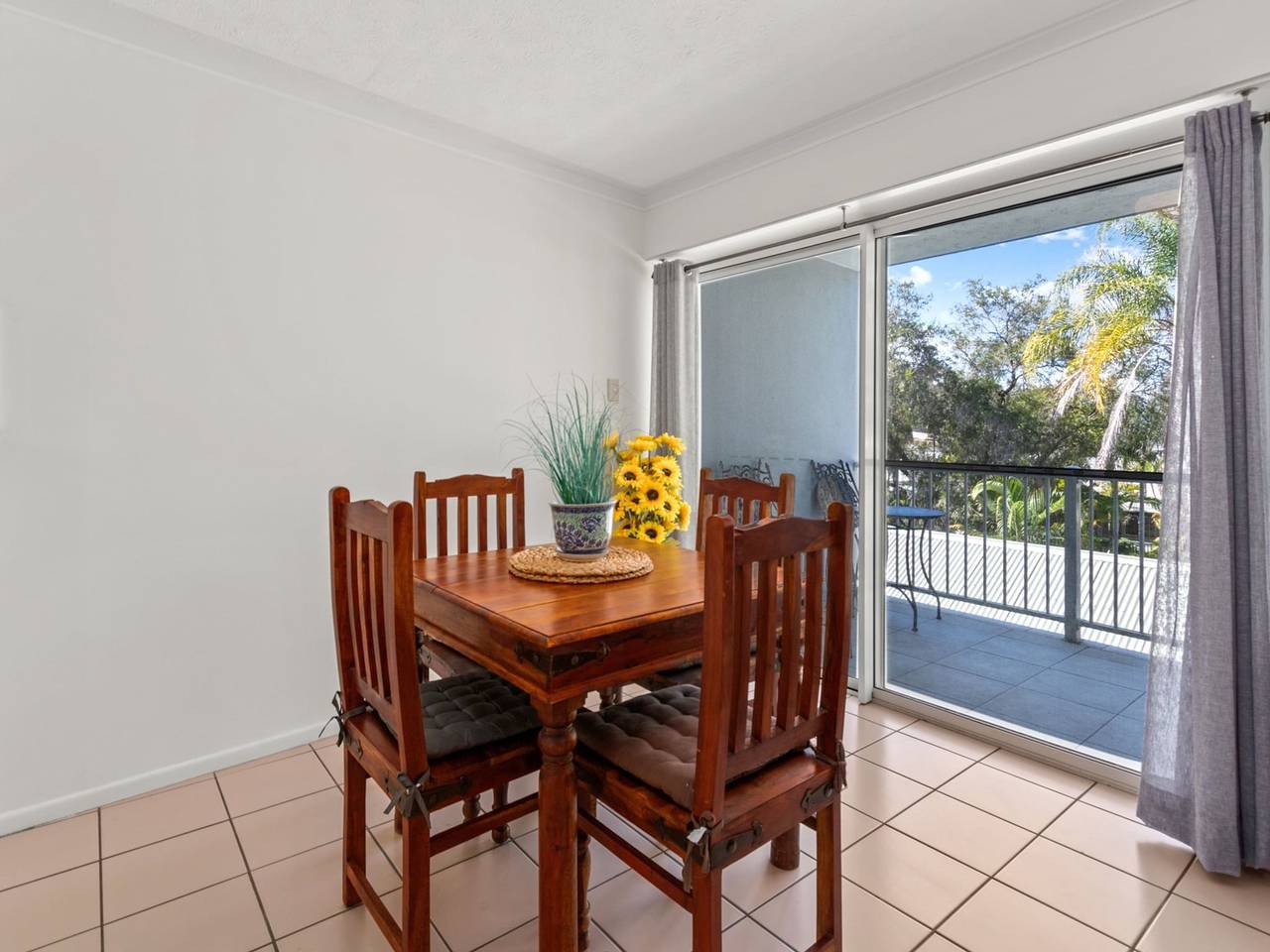 Entire apartment, Spacious Esplanade Apartment with Rooftop Access in Hervey Bay, Fraser Coast