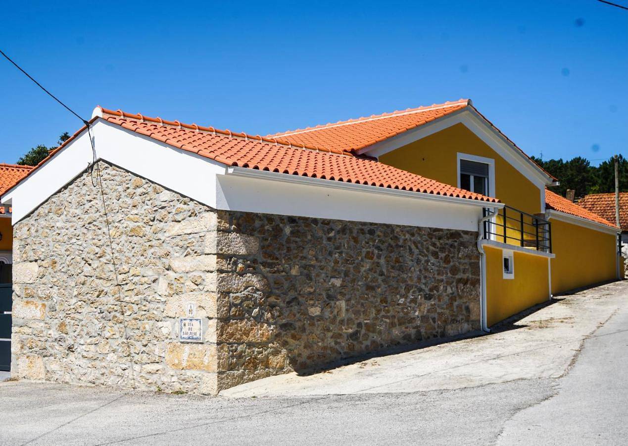 Two-Bedroom Townhouse in Alqueidão da Serra, Leiria District