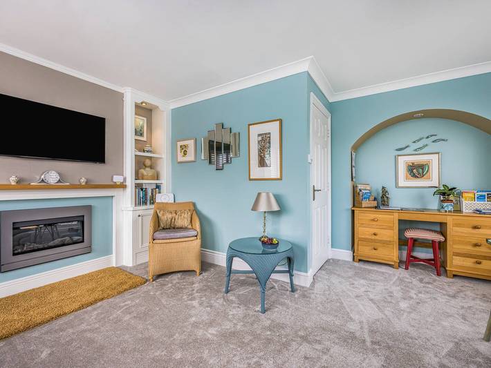 City Centre Town House w Parking - Pass the Keys in Chichester, West Sussex