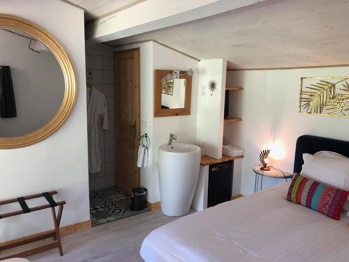 Location de vacances pour 2 personnes, avec jardin et jacuzzi ainsi que sauna et piscine à Monsac - 3