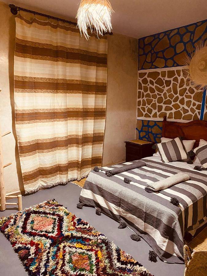 Location de vacances pour 3 personnes, avec jardin ainsi que vue et terrasse dans Ouassane