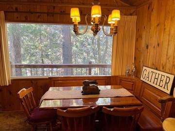 Log Cabin for 8 Guests in Running Springs, San Bernardino County, Picture 4