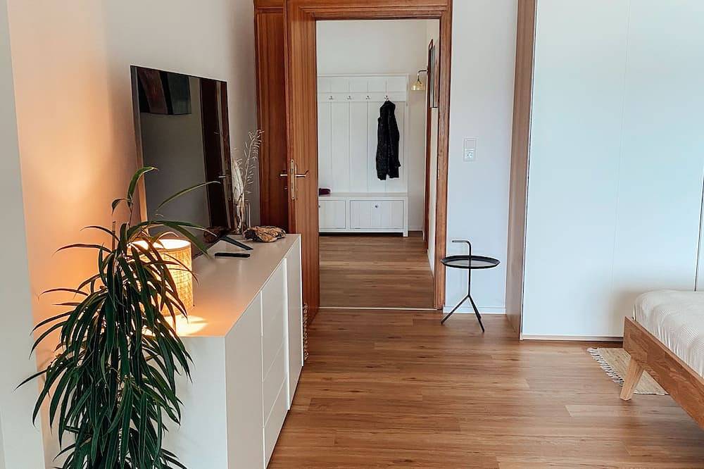 Ganze Wohnung, Fewo Findling direkt am See mit eigenem Strand,  tollem Seeblick und Terrasse in Reichenau, Untersee