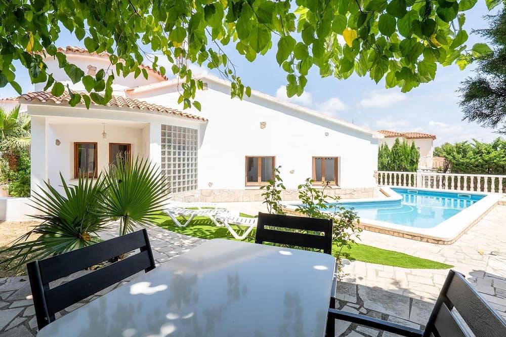 Villa with private pool 10min beach and center in Vandellòs i l'Hospitalet de l'Infant, Costa Dorada