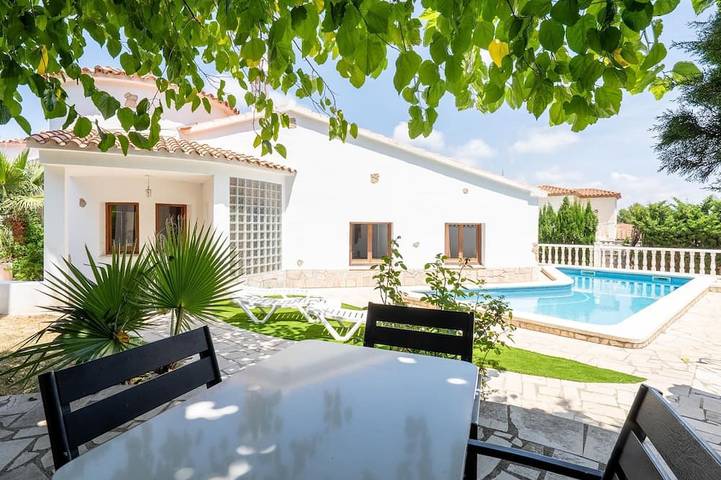 Villa for 7 people, with balcony and garden as well as pool, with pets - 1