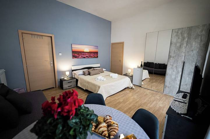Home Joséphine, a stone's throw from the Palace, Garden,parking,Kitchen, in Caserta, Caserta Province