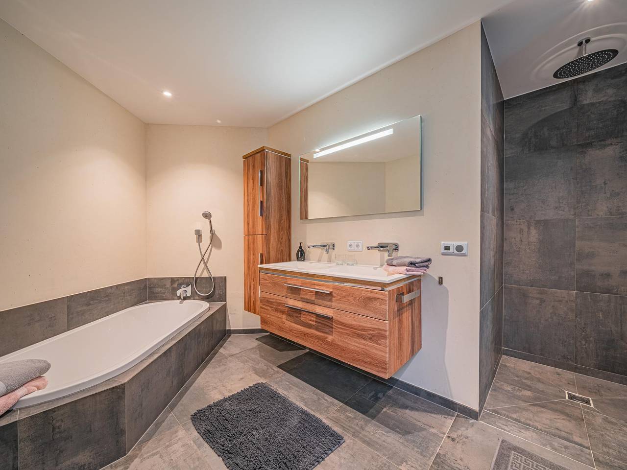 Ganze Wohnung, Moderne Ferienwohnung mit Garten und Terrasse in Jochberg, Kitzbüheler Alpen