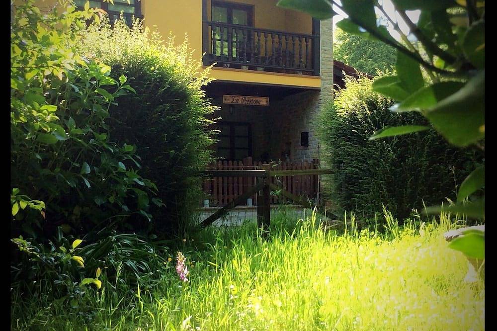 House in rural environment in Asturias in Piloña, Costa Verde (Spain)