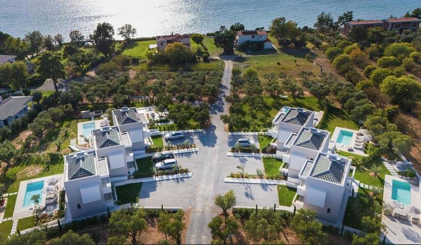 Location de vacances pour 6 personnes, avec piscine ainsi que jardin et vue dans Portes - 4