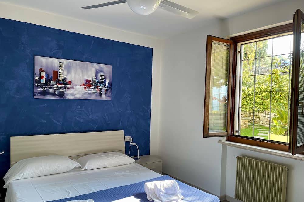 Entire apartment, Panoramic Apartment Situated In The Town Center With Lake View in Brenzone, Garda Mountains