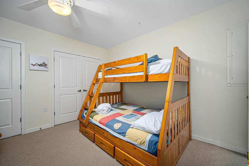 Ganze Wohnung, Two-story penthouse with huge bay views & pools - steps to beach in Sandbridge, Virginia Beach