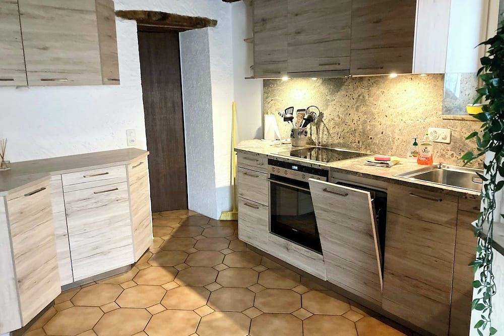 Ganze Wohnung, Warm independent rustic apartment, for nature lovers in Miglieglia, Ticino