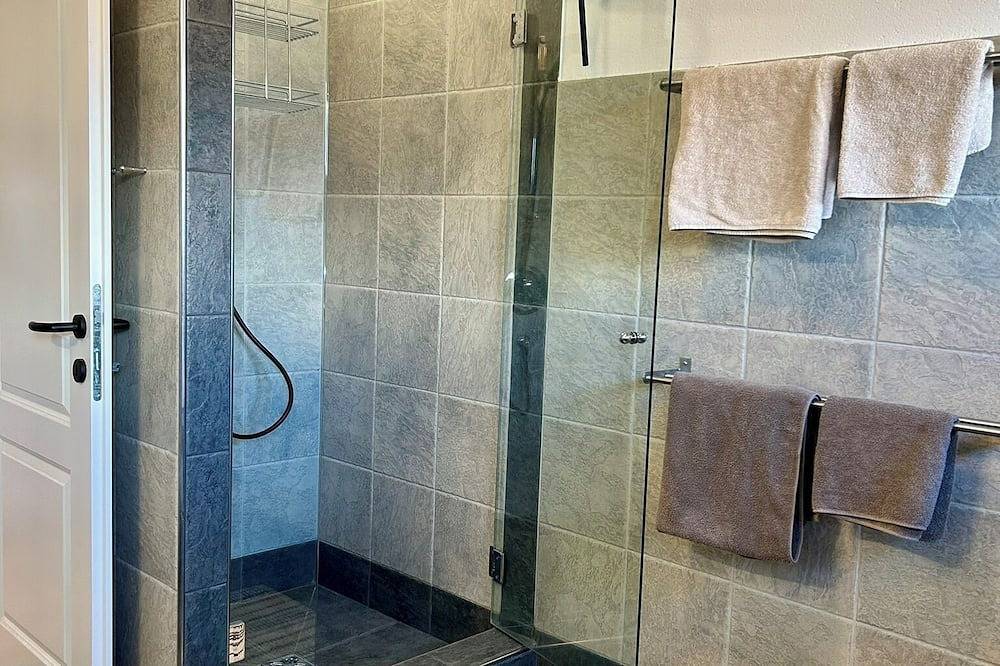 Ganze Wohnung, \"Bergblick\" - 65m² mit Terrasse & traumhaften Blick auf die Nordkette und Berge in Tuxer Alpen, Innsbruck