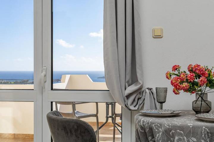 Gîte pour 5 personnes, avec Balcon et Terrasse ainsi que Jardin et Vue dans Palaiochora - 3