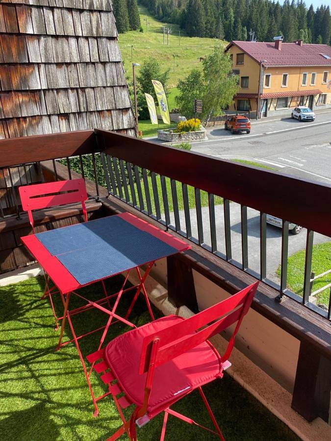 Appartement entier, One-Bedroom Apartment in Mijoux, Parc naturel régional du Haut-Jura