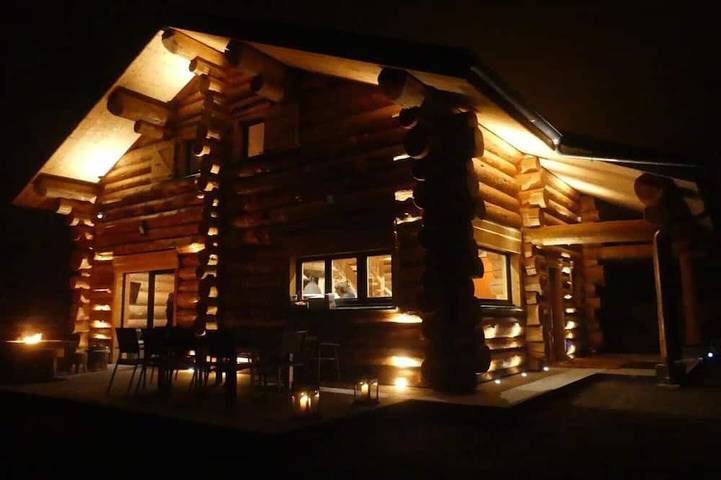 Gîte pour 10 personnes, avec Balcon ainsi que Jardin et Sauna à Saint-Martin-de-la-Porte