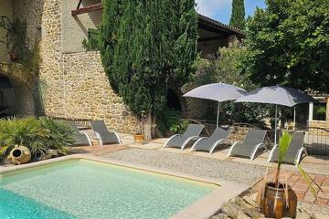 Gîte pour 15 personnes, avec piscine à Saint-Sauveur-de-Cruzières