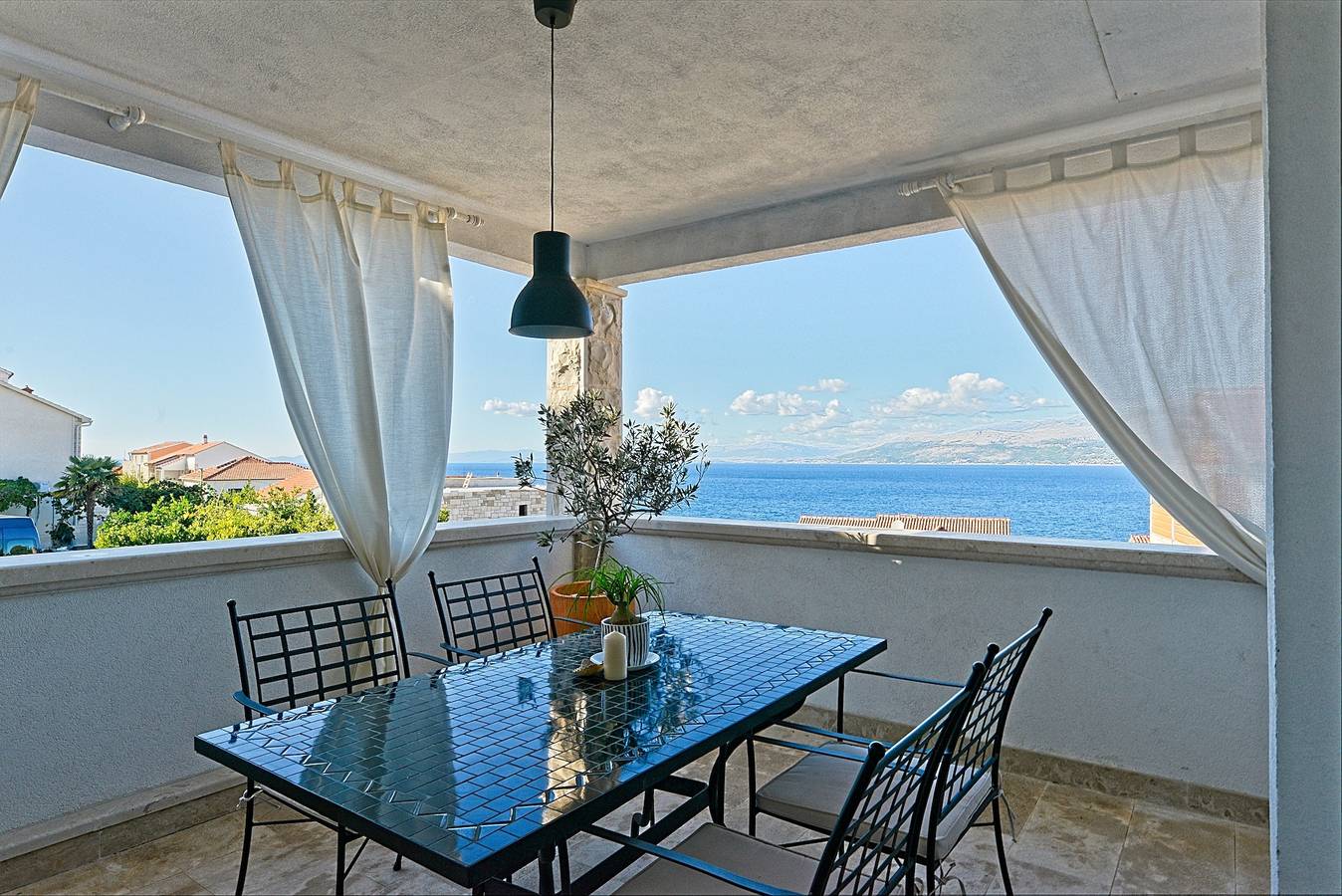 Ganze Wohnung, 1-Zimmer-Ferienwohnung mit Terrasse und Meerblick Postira, Brac A-2913-c in Postira, Brac