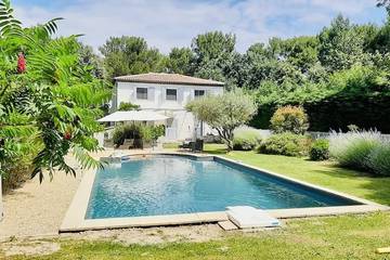 Gîte pour 8 personnes, avec jardin à Belcodène