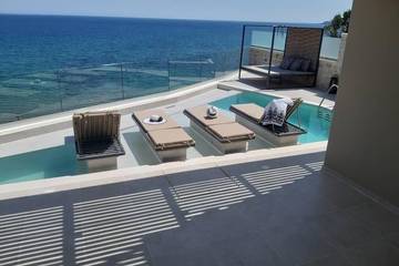 Cottage pour 6 personnes, avec terrasse ainsi que piscine et vue dans Kalyves