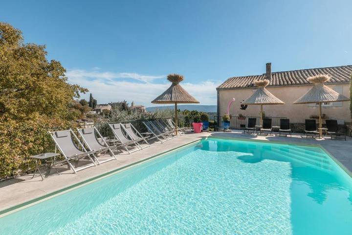 Hôtel pour 2 personnes, avec piscine et jardin, animaux acceptés