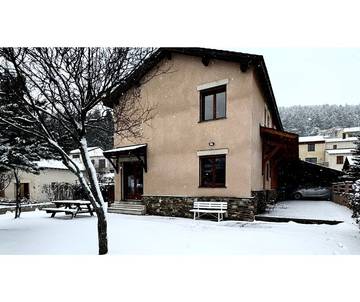 Gîte pour 8 personnes, avec terrasse et jardin à Formiguères