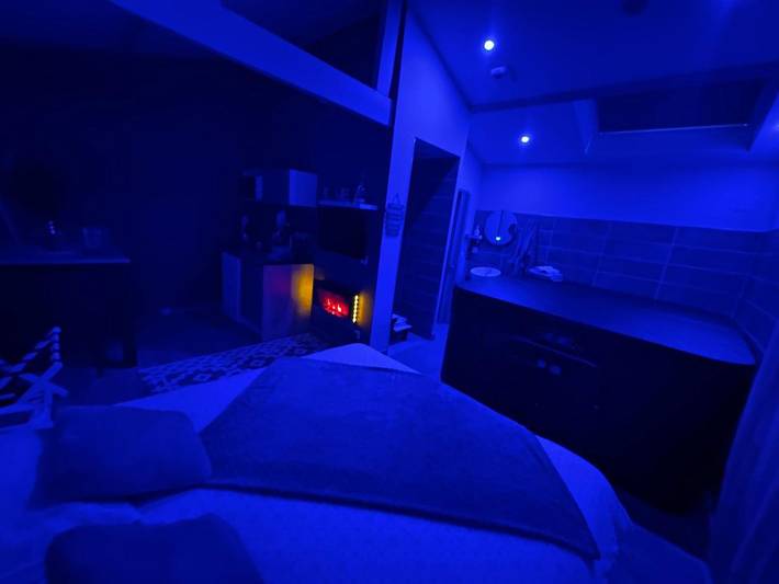 Gîte pour 2 personnes, avec jacuzzi ainsi que terrasse et jardin à Château-Arnoux-Saint-Auban - 3