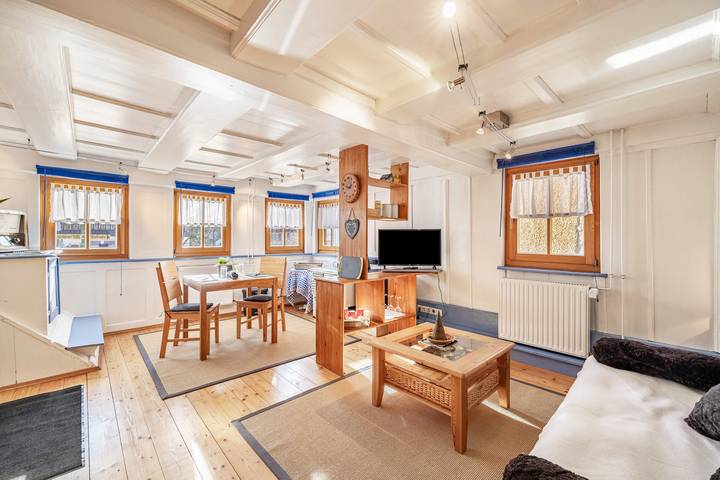 Vakantiewoning 'Schuler-Haus' met gemeenschappelijk terras bij kasteel Hohenzollern in Balingen, Schwäbische Alb Radweg Region