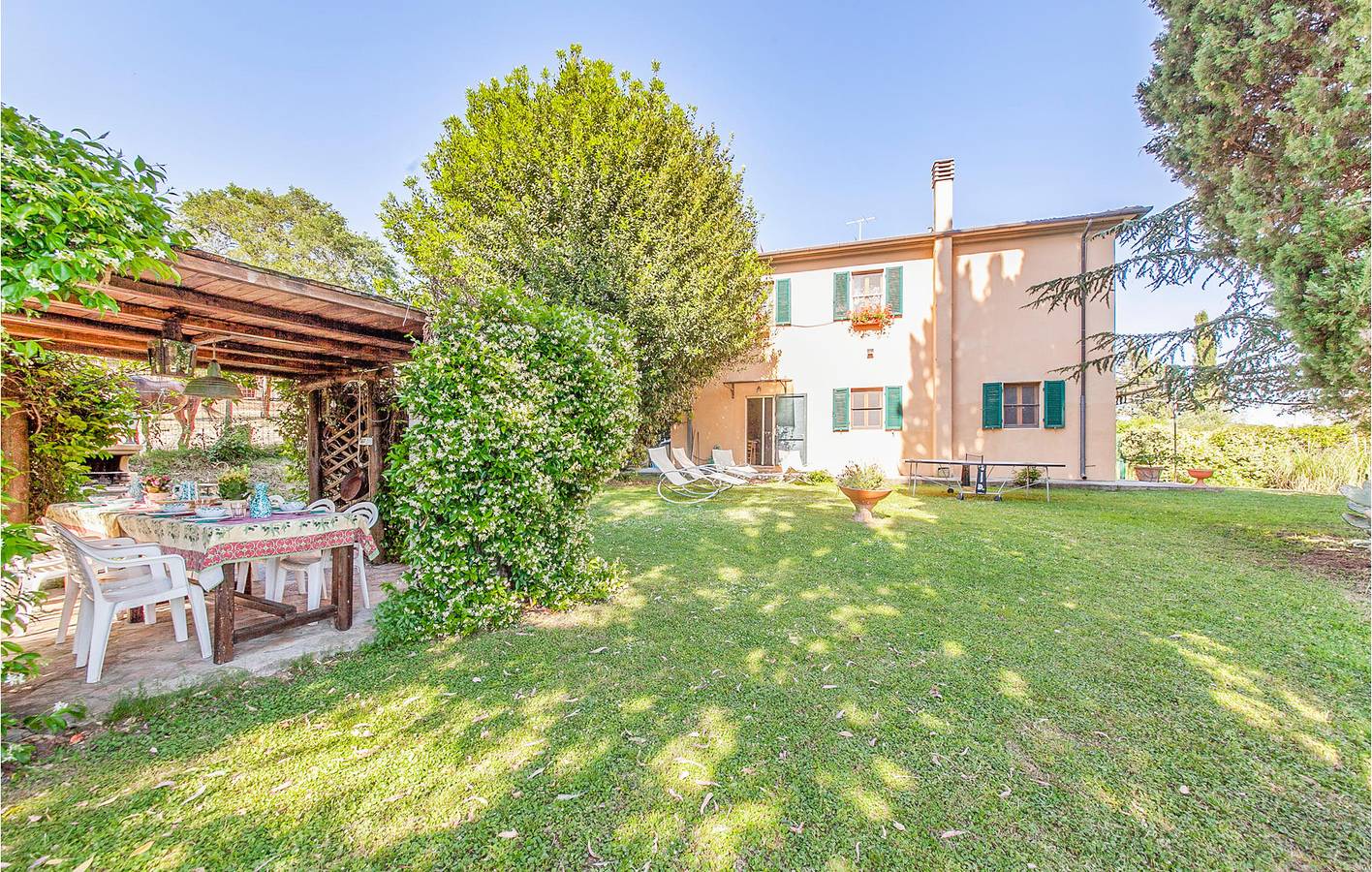 Crespina Appartement met Zwembad & WiFi in Crespina Lorenzana, Colline Pisane