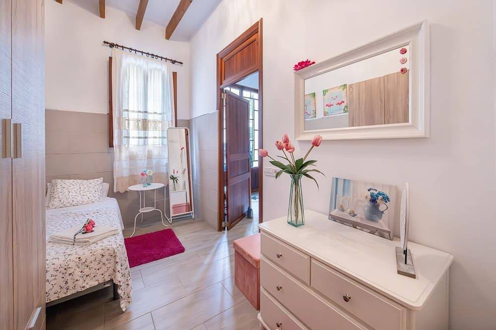 Entire apartment, Gemütliche Ferienwohnung mit Terrasse im Herzen von Porreres, Mallorca in Porreres, South Majorca